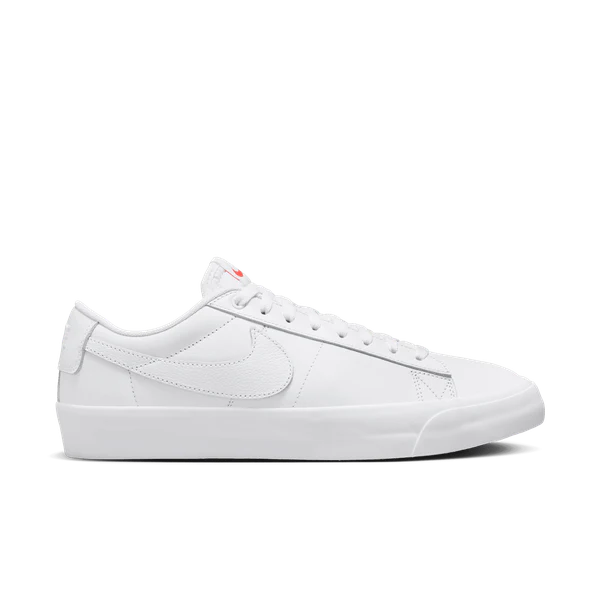 NEW NIKE good BLAZER LOW WHITE